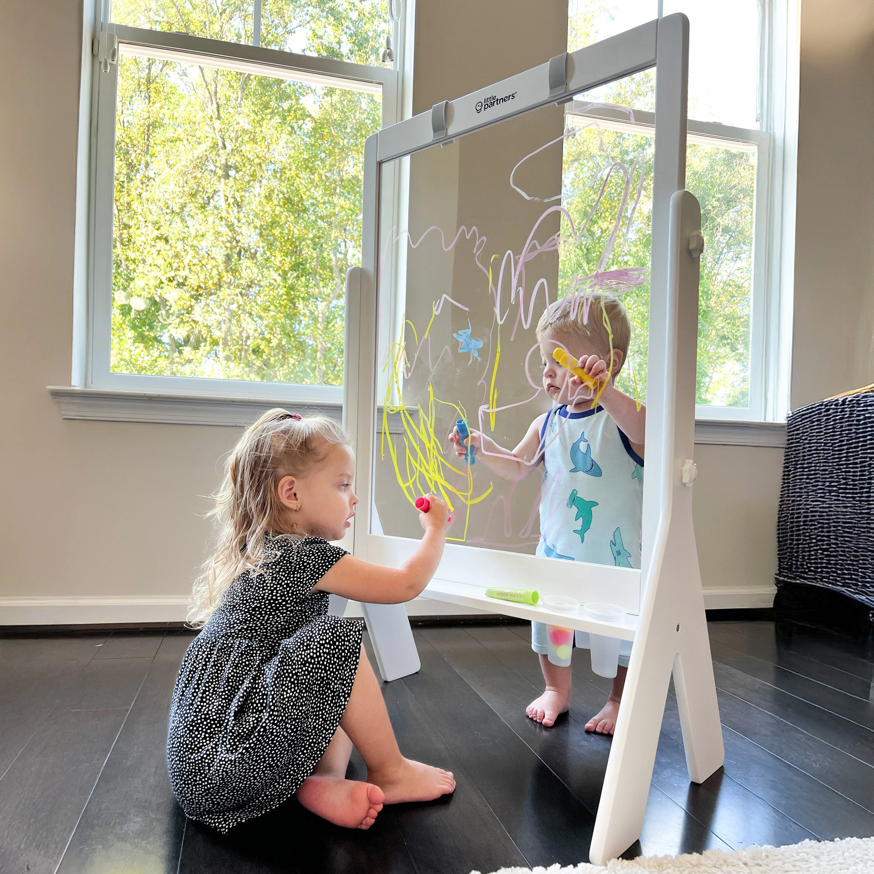Little Partners Peek-A-Boo Adjustable Height Art Easel - Image 9