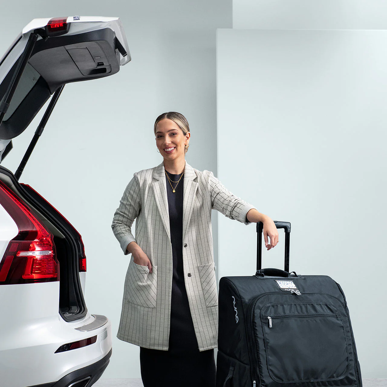 Nuna Wheeled Travel Bag in Indigo - Image 9